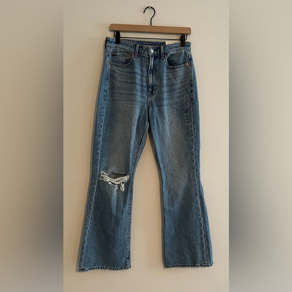 American Eagle - Ripped Highest Waist ‘90s Flare Jean - Size 8 - Picture 4 of 13